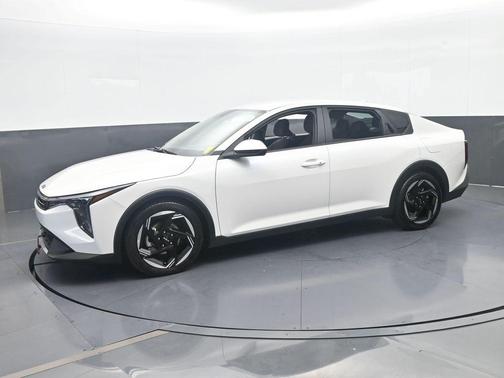 Snow White Pearl 2025 Kia K4 EX