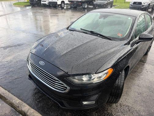 Black 2019 Ford Fusion SE
