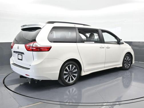 2018 Toyota Sienna L