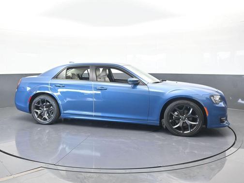 2022 Chrysler 300 Touring L