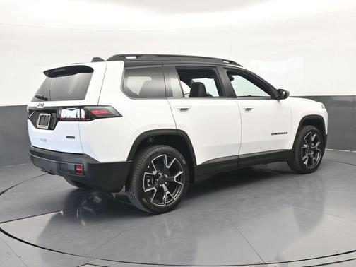 2026 Jeep Cherokee Overland
