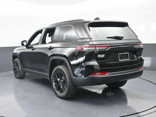 2026 Jeep Grand Cherokee Laredo