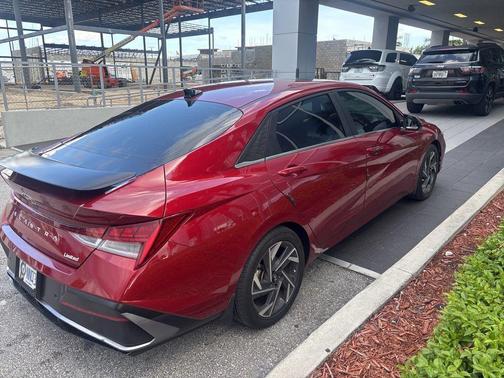 2024 Hyundai ELANTRA Limited