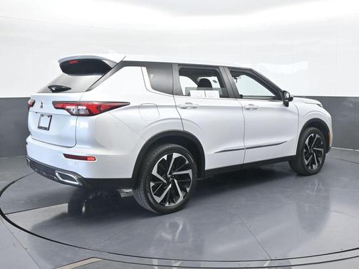 2022 Mitsubishi Outlander ES
