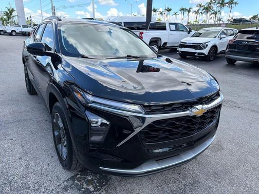 Mosaic Black Metallic 2025 Chevrolet Trax LT