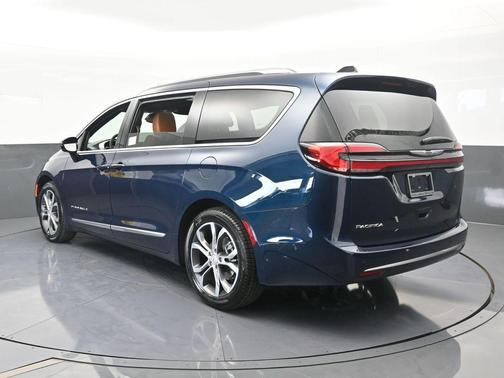 2025 Chrysler Pacifica Pinnacle
