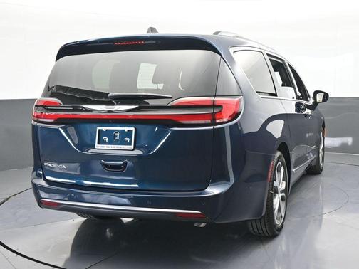 2025 Chrysler Pacifica Pinnacle