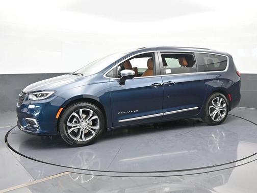 2025 Chrysler Pacifica Pinnacle