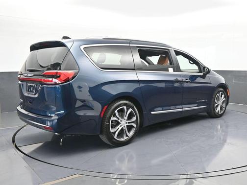 2025 Chrysler Pacifica Pinnacle