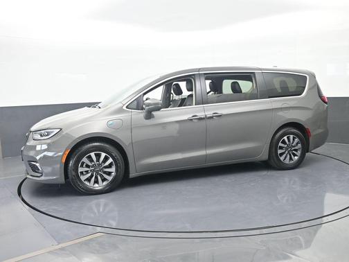 Ceramic Gray Clearcoat 2022 Chrysler Pacifica Hybrid Touring L