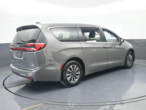 Ceramic Gray Clearcoat 2022 Chrysler Pacifica Hybrid Touring L