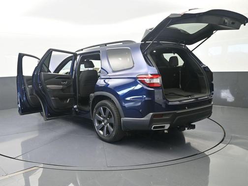 Obsidian Blue Pearl 2025 Honda Pilot Sport