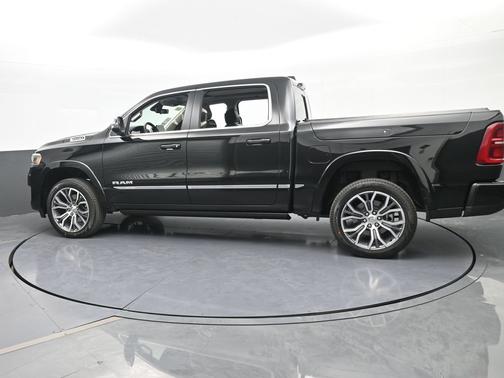 Diamond Black Crystal Pearlcoat 2026 RAM 1500 Tungsten