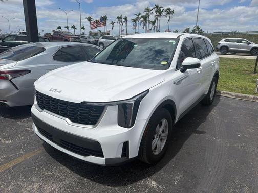 Glacial White Pearl 2025 Kia Sorento LX