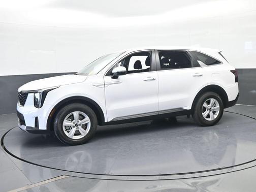 Glacial White Pearl 2025 Kia Sorento LX