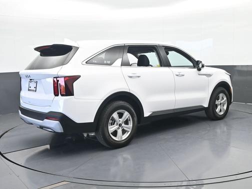 Glacial White Pearl 2025 Kia Sorento LX