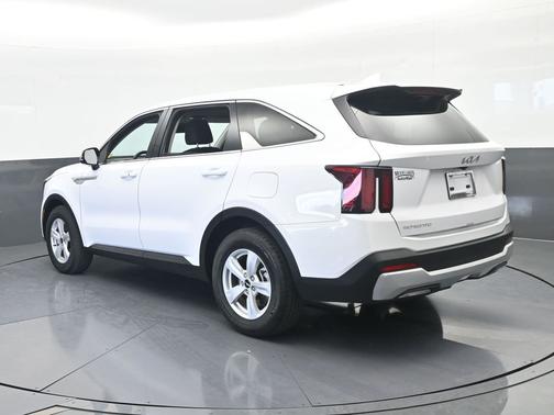 Glacial White Pearl 2025 Kia Sorento LX