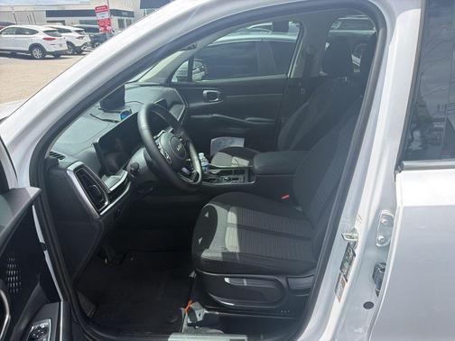 Glacial White Pearl 2025 Kia Sorento LX