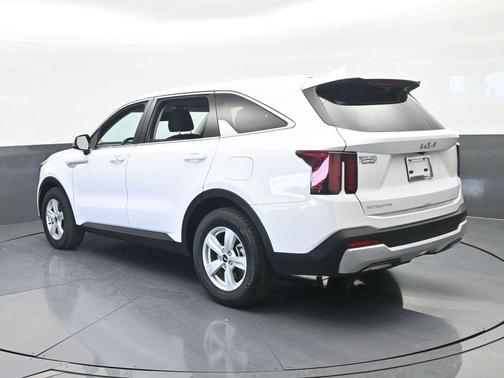 Glacial White Pearl 2025 Kia Sorento LX