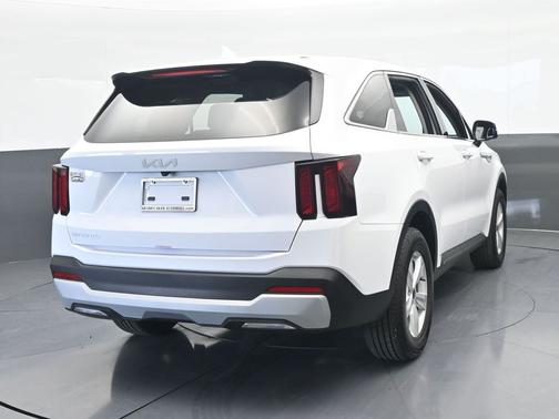 Glacial White Pearl 2025 Kia Sorento LX