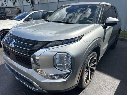 2022 Mitsubishi Outlander SE