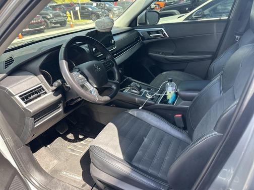 2022 Mitsubishi Outlander SE