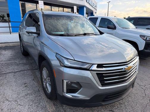 Sterling Gray Metallic 2023 Chevrolet Traverse LT Cloth