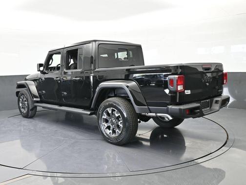 Black Clearcoat 2026 Jeep Gladiator Sport