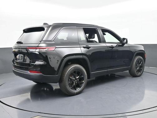 2026 Jeep Grand Cherokee Laredo