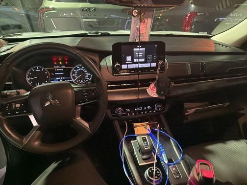 2022 Mitsubishi Outlander ES