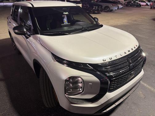 2022 Mitsubishi Outlander ES