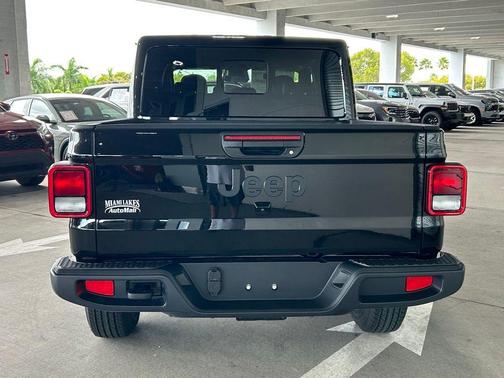 2026 Jeep Gladiator Sport