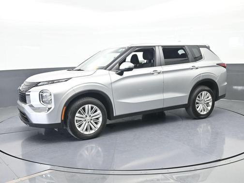 2024 Mitsubishi Outlander ES