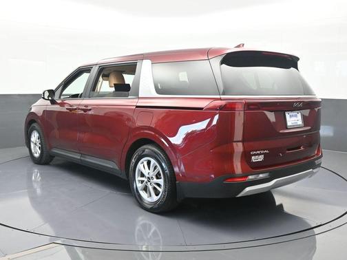 2023 Kia Carnival LX