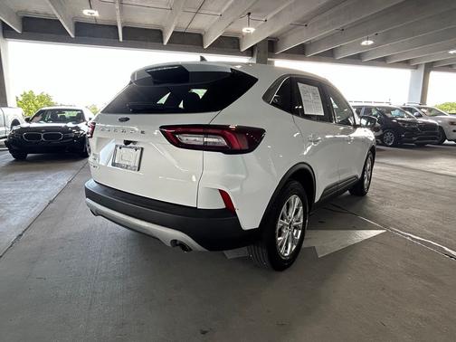 Oxford White 2023 Ford Escape Active
