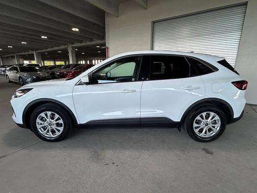 Oxford White 2023 Ford Escape Active