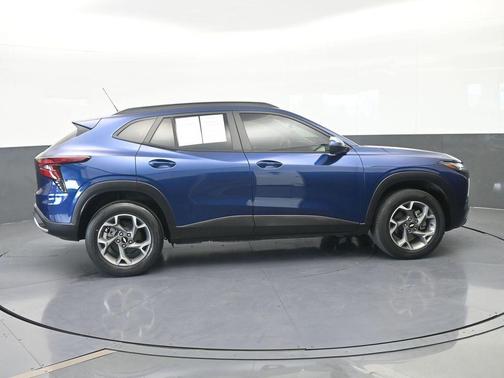 Blue Glow Metallic 2024 Chevrolet Trax LT