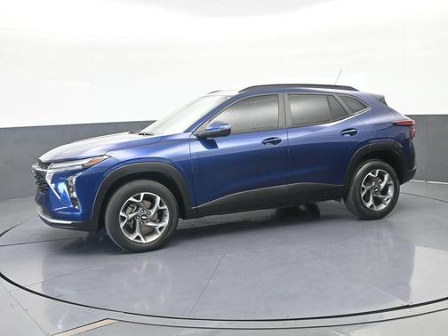 Blue Glow Metallic 2024 Chevrolet Trax LT