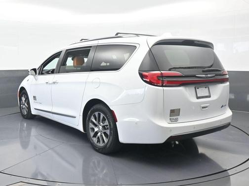 2022 Chrysler Pacifica Hybrid Pinnacle