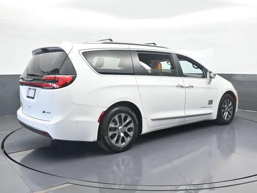 2022 Chrysler Pacifica Hybrid Pinnacle
