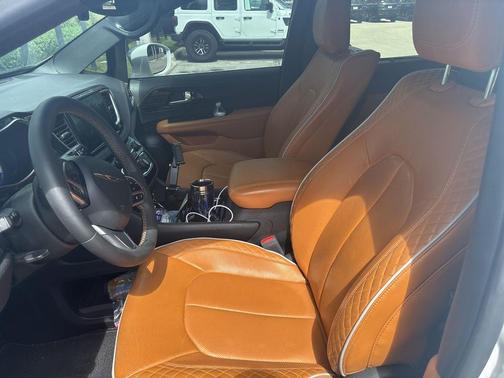 2022 Chrysler Pacifica Hybrid Pinnacle