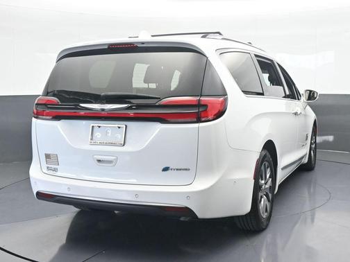 2022 Chrysler Pacifica Hybrid Pinnacle