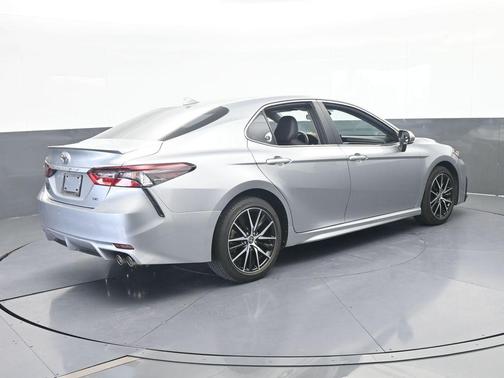 Celestial Silver Metallic 2022 Toyota Camry SE