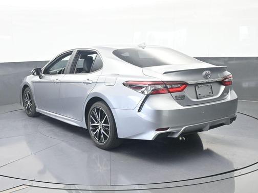 Celestial Silver Metallic 2022 Toyota Camry SE