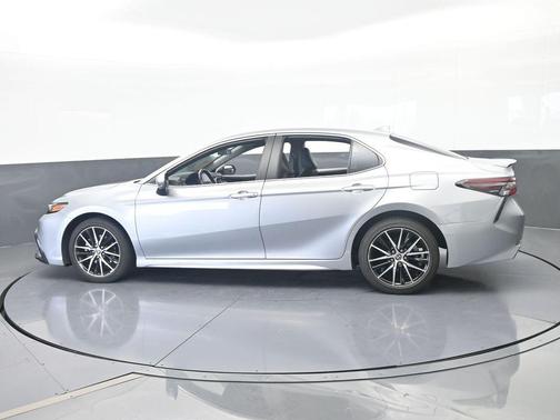 Celestial Silver Metallic 2022 Toyota Camry SE