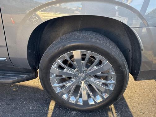 2022 GMC Yukon XL SLT