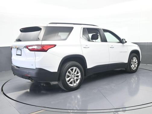 Summit White 2020 Chevrolet Traverse LT Cloth