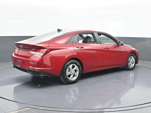 2022 Hyundai ELANTRA SE