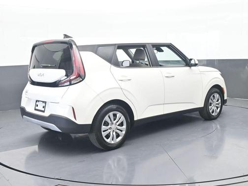 Snow White Pearl 2023 Kia Soul LX