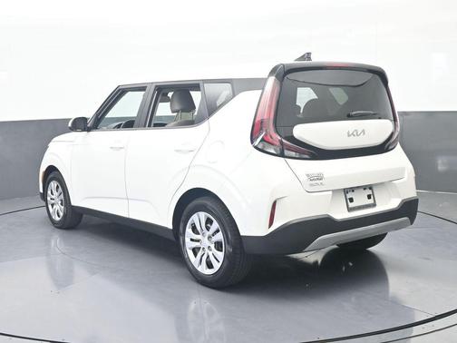 Snow White Pearl 2023 Kia Soul LX